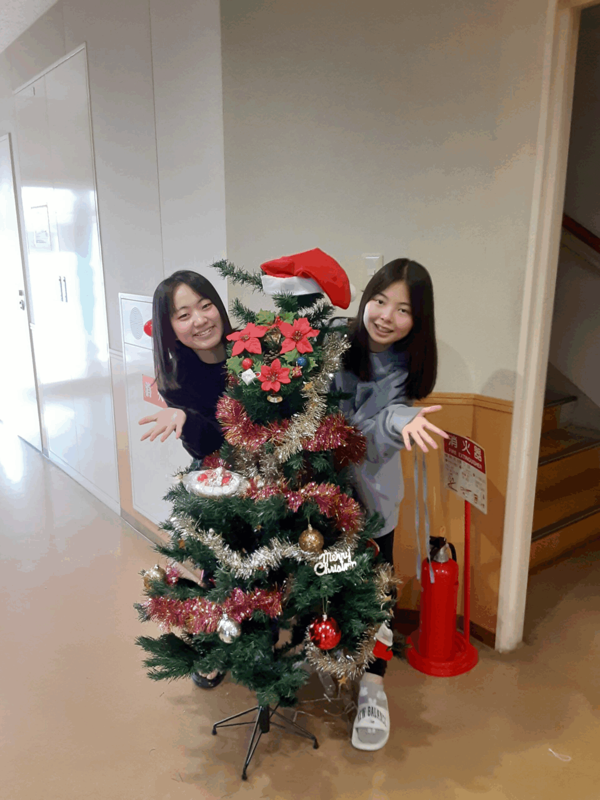 クリスマスツリー飾り付け